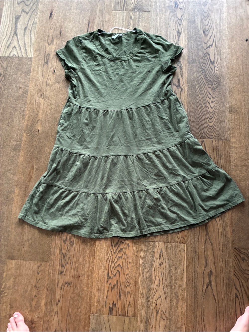 Time and Tru Olive Green Tiered Short Sleeve Midi Dress